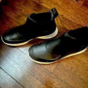 Nike Air Max Thea Pull on Sneakers boots New never worn. No box. Size 8